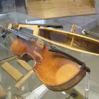Pixwords The image with section, half, violin, instrument Markb120